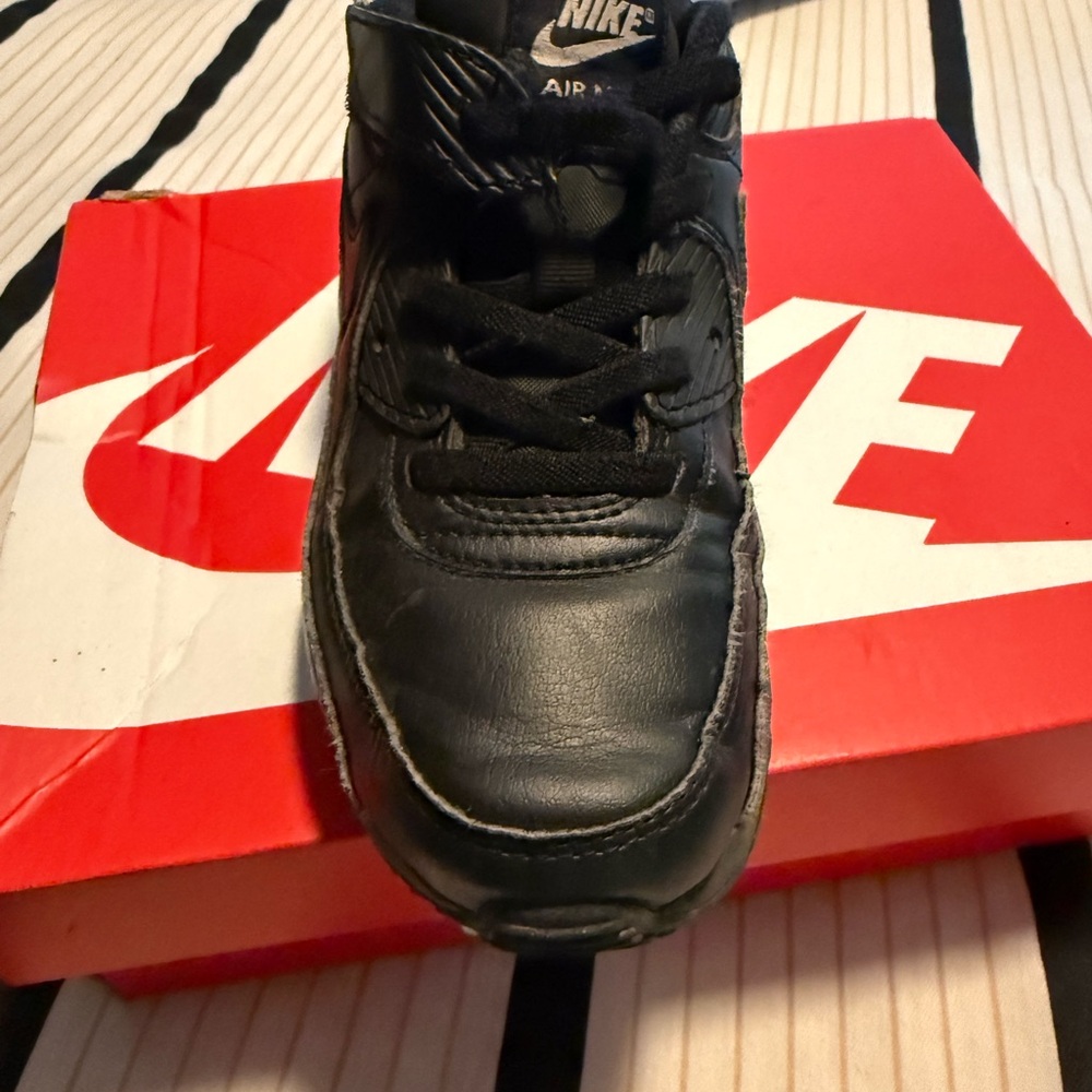 Nike Air Max 90 easy on Kids Black Sneakers - Picture 4 of 5